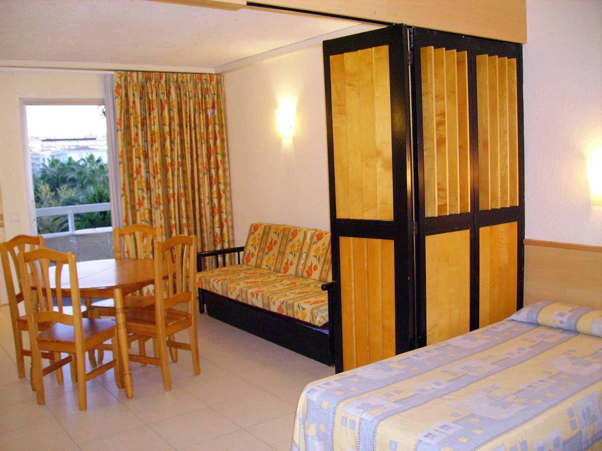 Apartamentos Alboran-Arysal Salou Ngoại thất bức ảnh